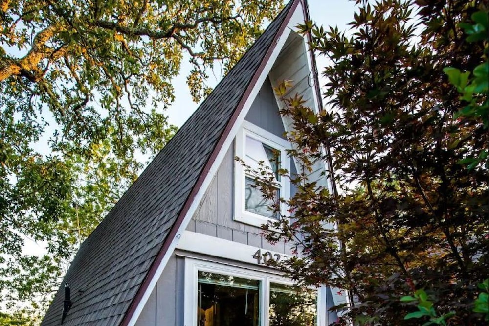 Cute Little A-Frame Cabin at Table Rock Lake