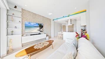 Appartement (16) | Woonruimte | Een 55-inch smart-tv met digitale zenders, een televisie en Netflix