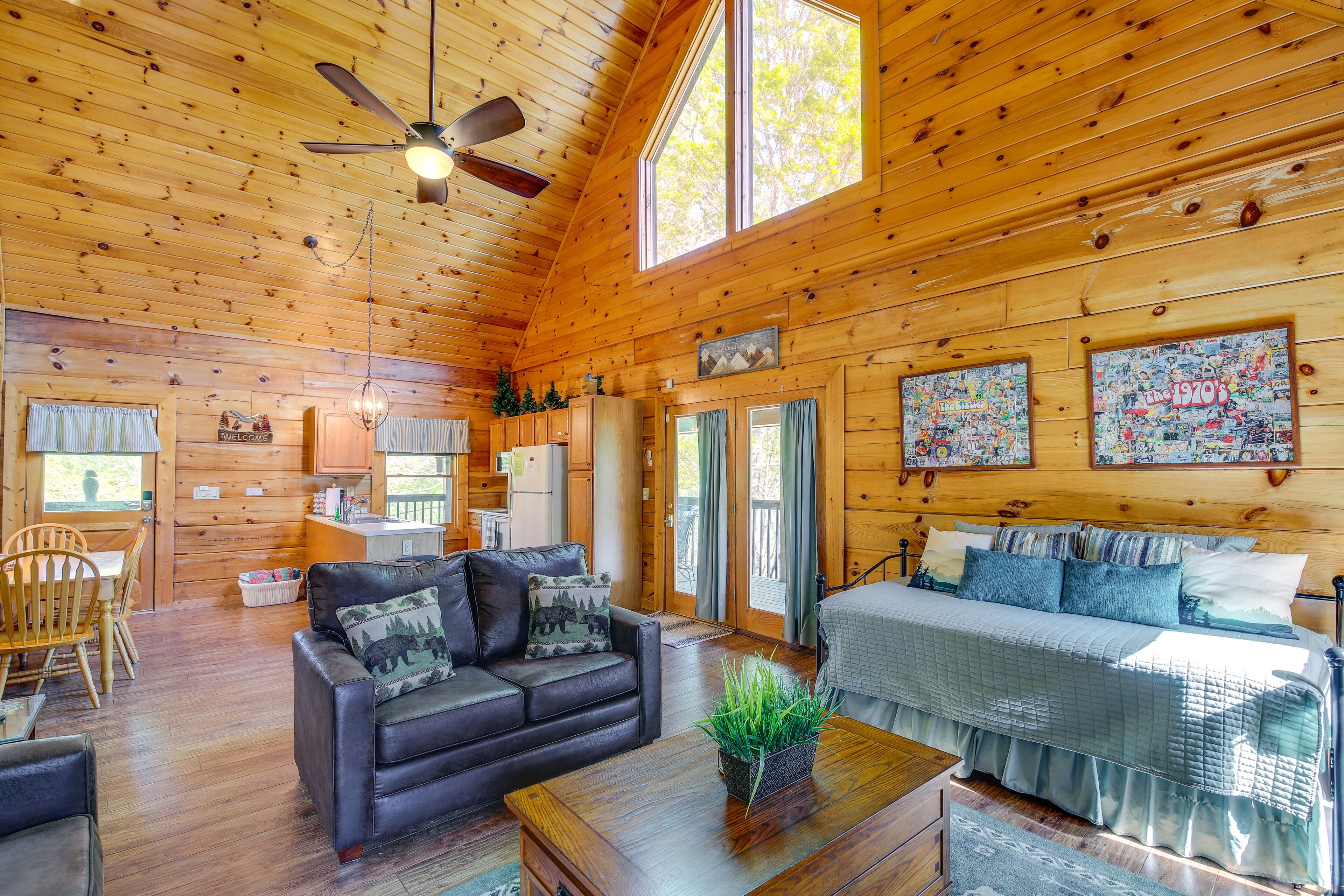 Sevierville Cabin w/ Hot Tub: Near Pigeon Forge!