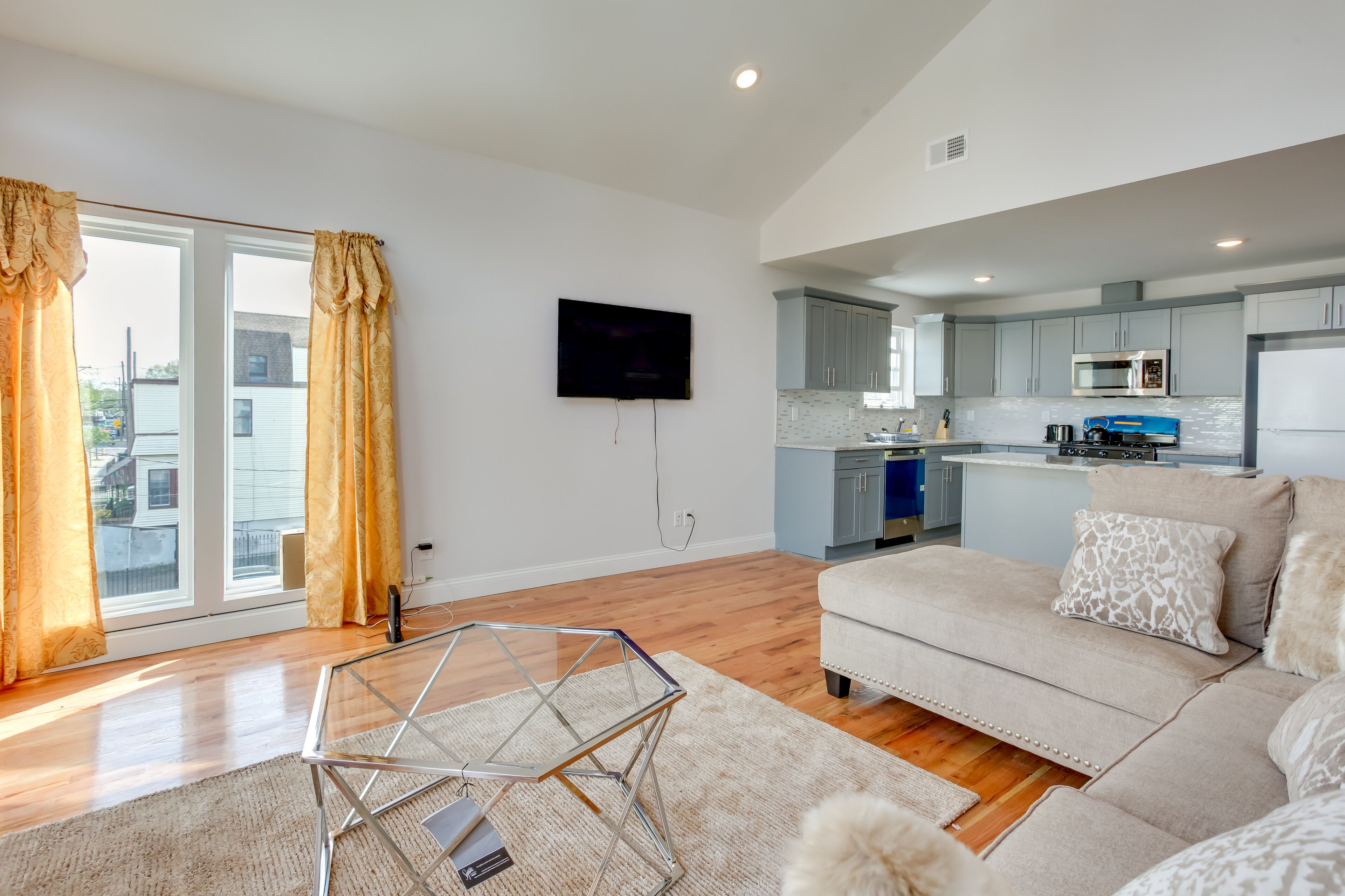 Bright Newark Vacation Rental Near New York!