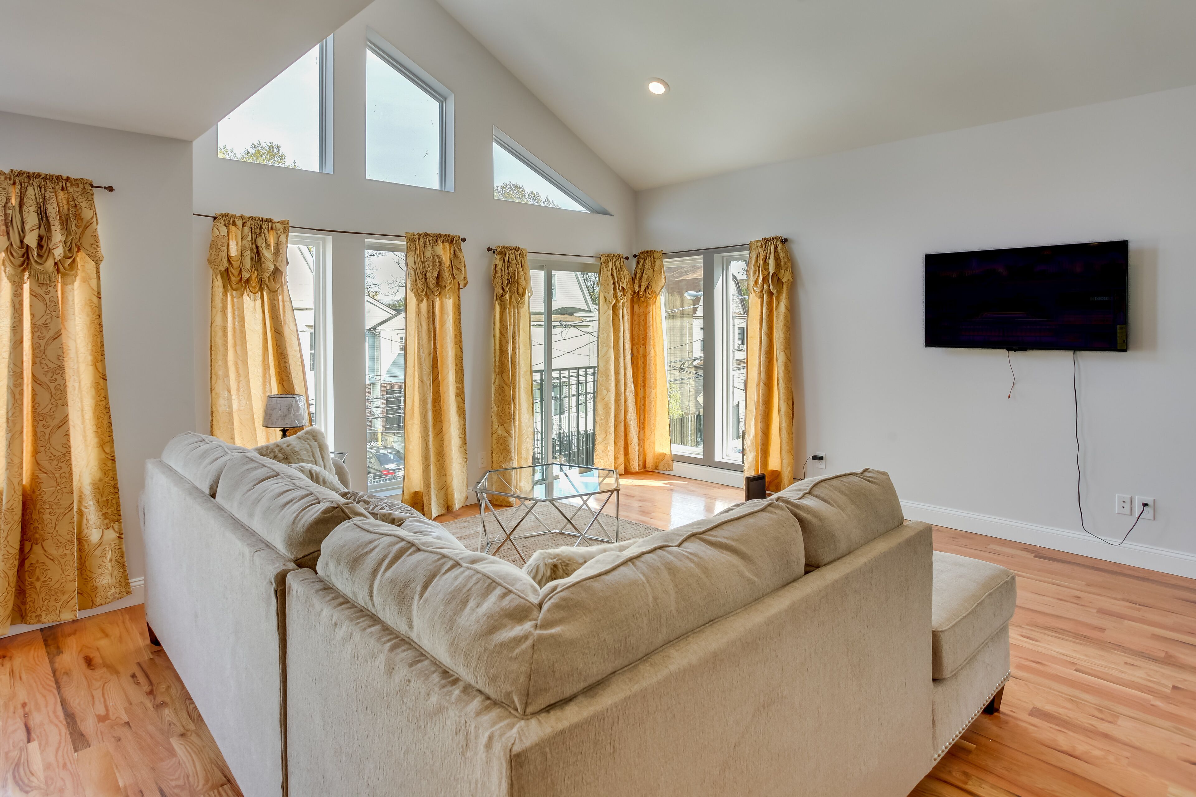 Bright Newark Vacation Rental Near New York!