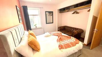 3 bedrooms, bed sheets