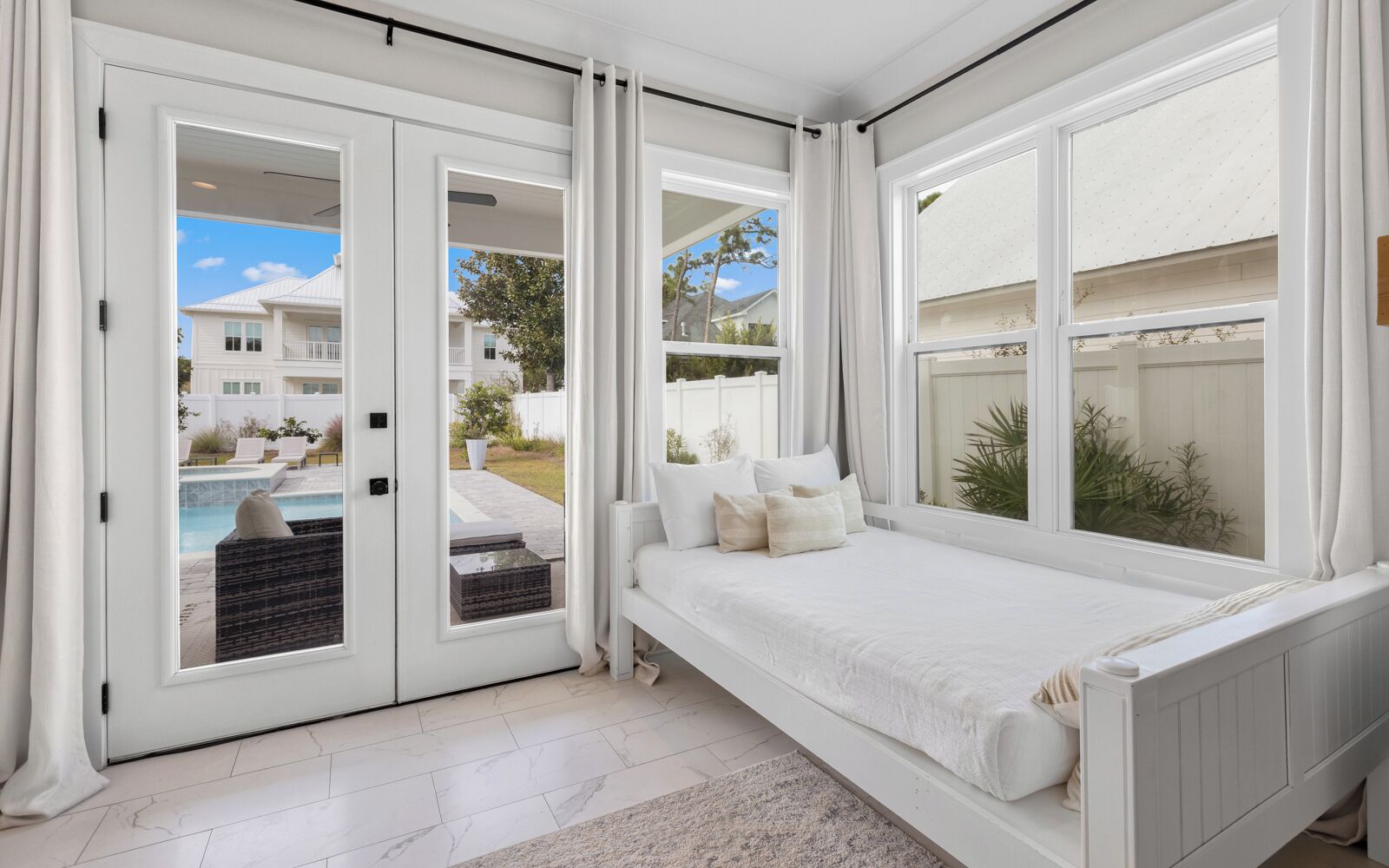 5 chambres, fer et planche à repasser, Wi-Fi, draps fournis