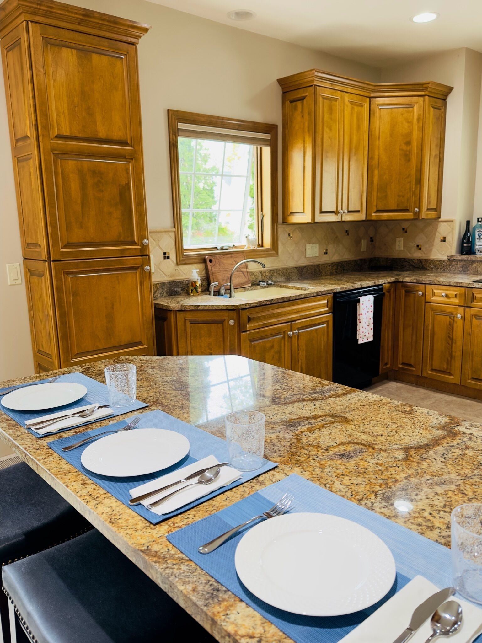 3 bed/3.5 bath Fish Creek condo that sleeps 10; walking distance to beach/parks