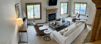 3 bed/3.5 bath Fish Creek condo that sleeps 10; walking distance to beach/parks