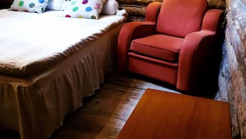 Romantic Double Room | Individually decorated, individually furnished, iron/ironing board