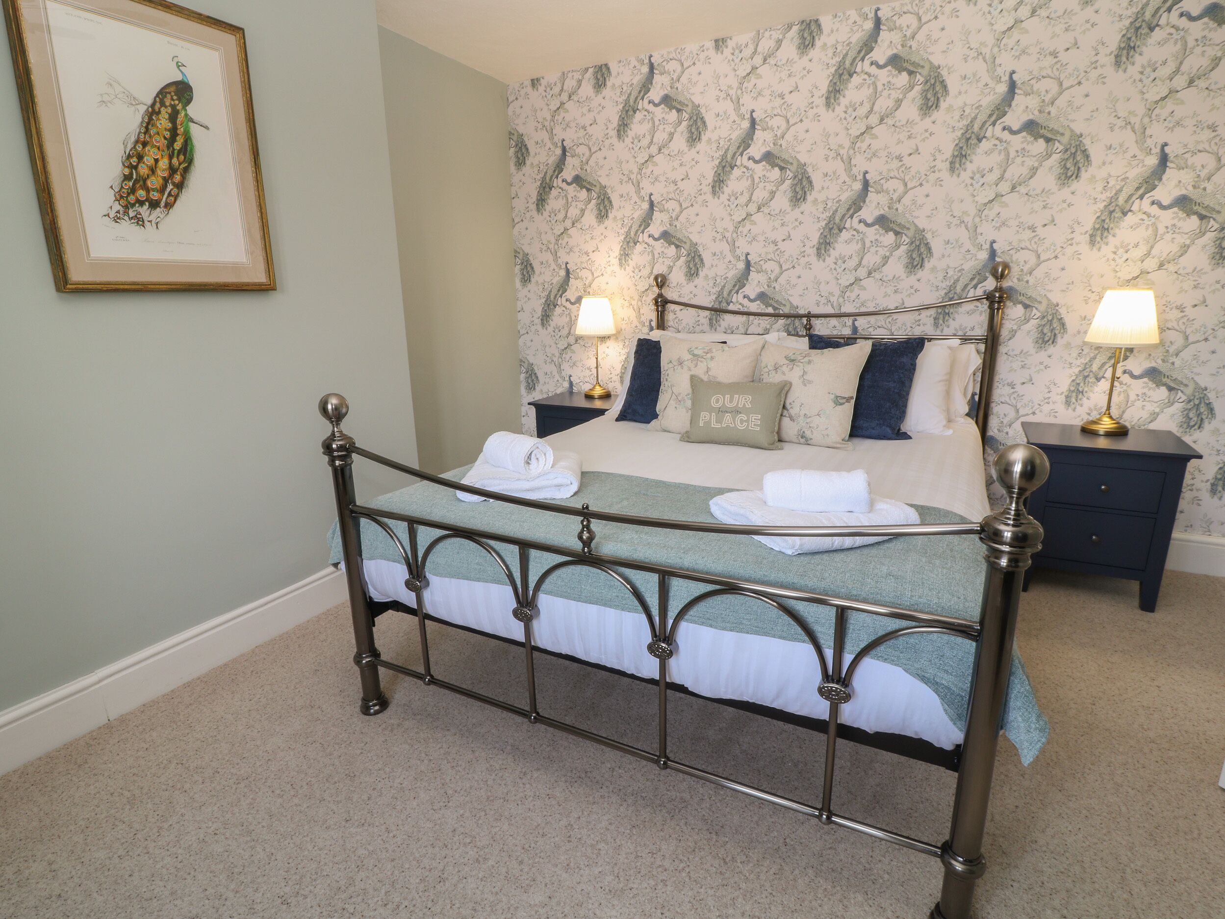 3 habitaciones, decoración personalizada y muebles diferentes 