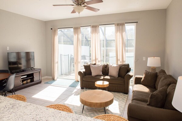Living area - Fun & Sun Windsor Hills Townhome - 1 exit to Magic Kingdom! (Kissimmee)