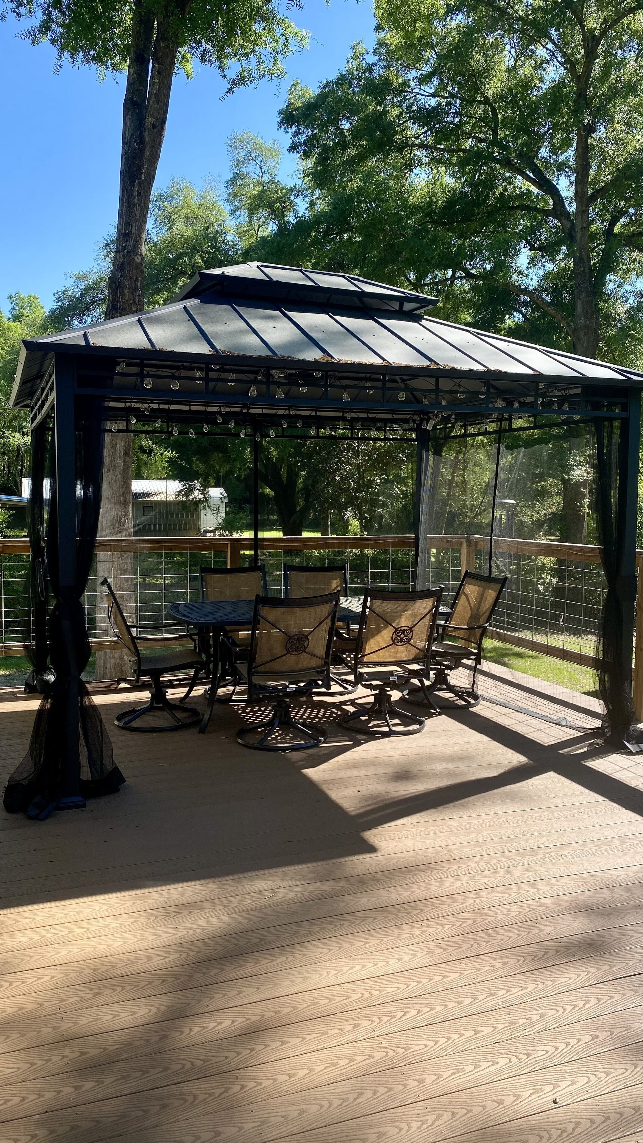 Dog and Horse friendly located near WEC and Rainbow Springs State Park. 