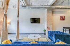 TV, offices - Walkable Downtown Loft with Pool (Dallas)
