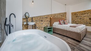 3 makuuhuonetta, silitysrauta/-lauta, ilmainen Wi-Fi, vuodevaatteet