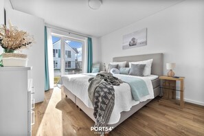 2 dormitorios, tabla de planchar con plancha, cuna de viaje