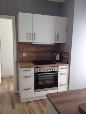 Frigorifero, microonde, forno, lavastoviglie