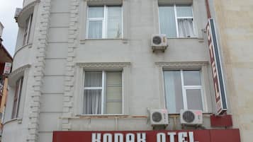 Basic Triple Room | Premium bedding, free WiFi, bed sheets