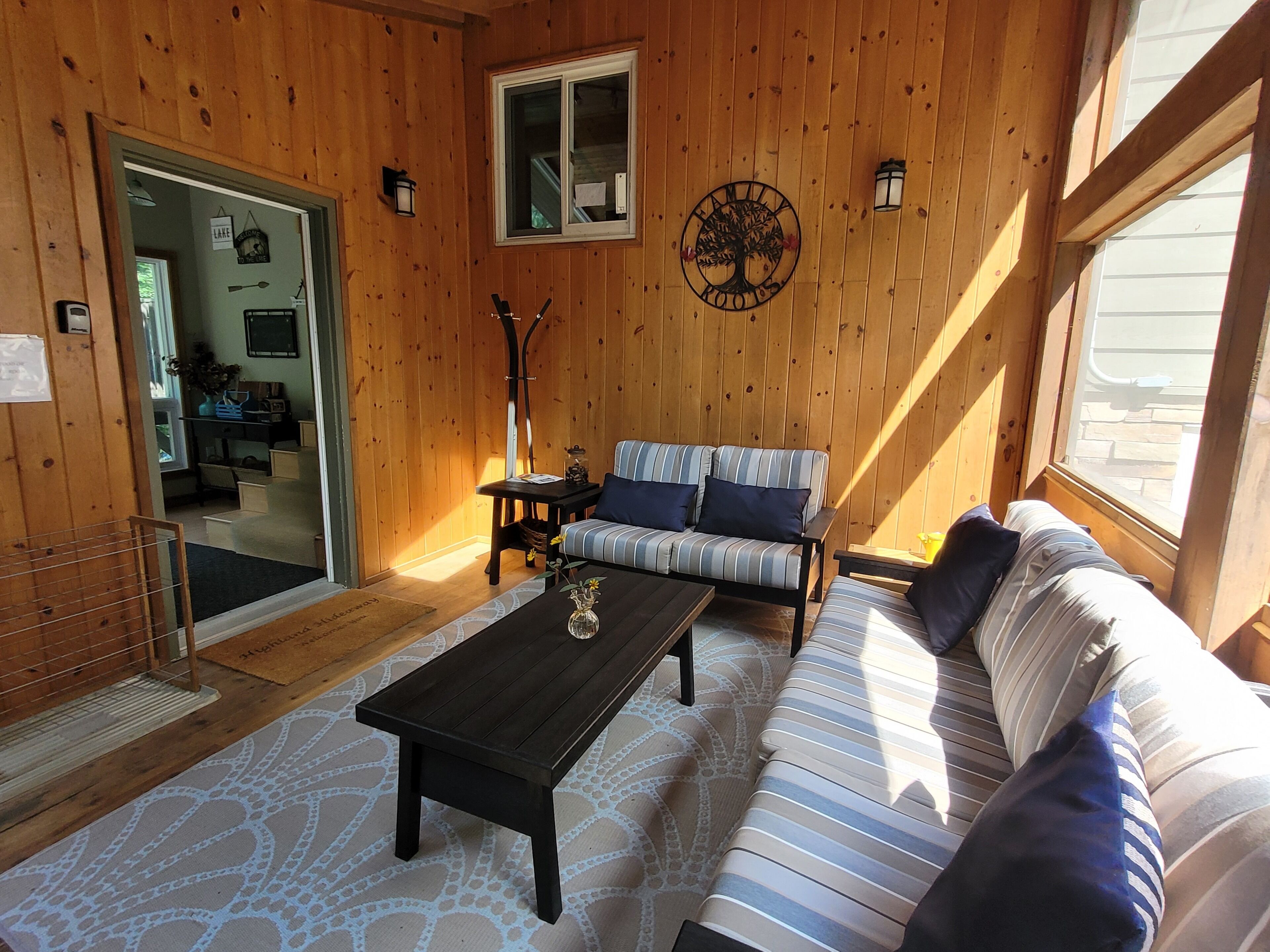 Highland Hideaway - Beautiful Lake Front Family Cottage