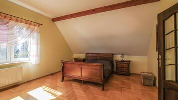 3 bedrooms, bed sheets