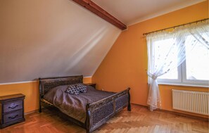 3 bedrooms, bed sheets