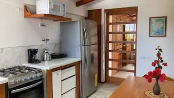 Fridge, microwave, oven, coffee/tea maker