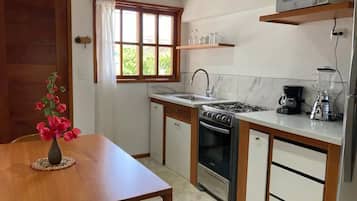 Fridge, microwave, oven, coffee/tea maker