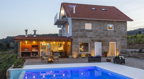 Vineyard Retreat | Infinity Pool & River Views
