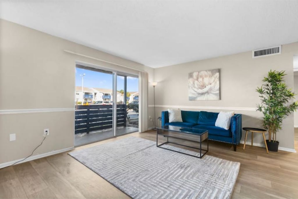 Modern 1 Bedroom Apartment with Gym and Laundry