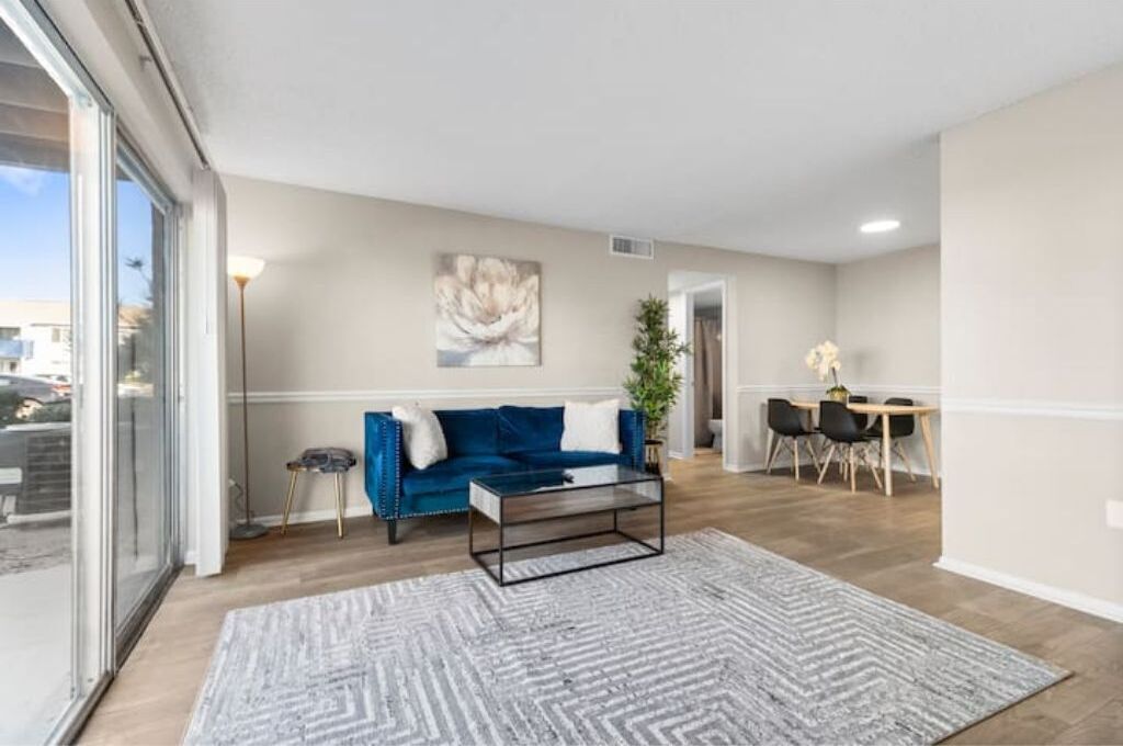 Modern 1 Bedroom Apartment with Gym and Laundry