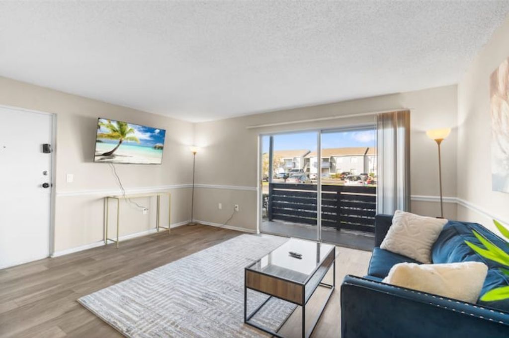 Modern 1 Bedroom Apartment with Gym and Laundry