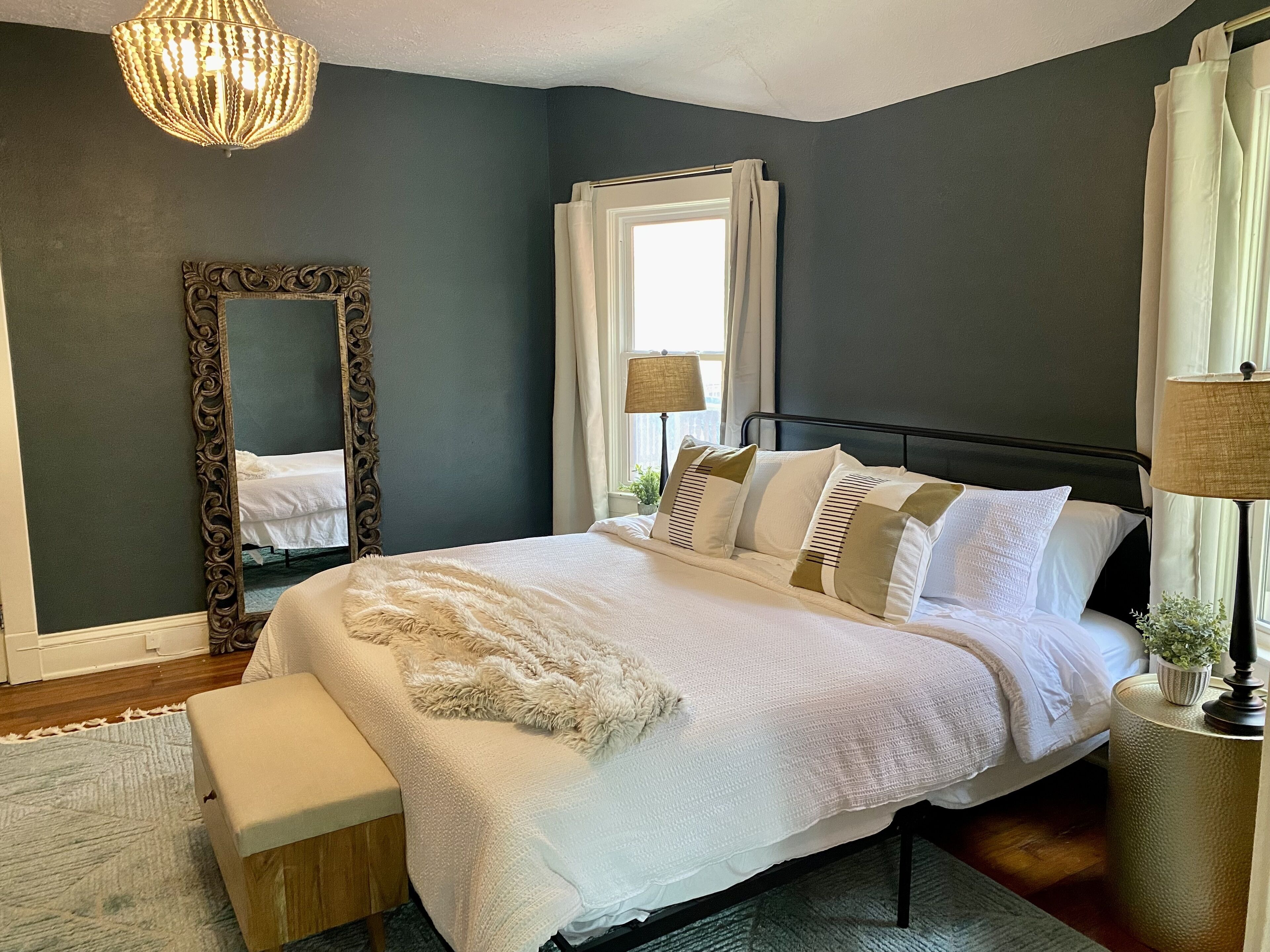 Central location! Historic neighborhood. Easy walk to shops and restaurants