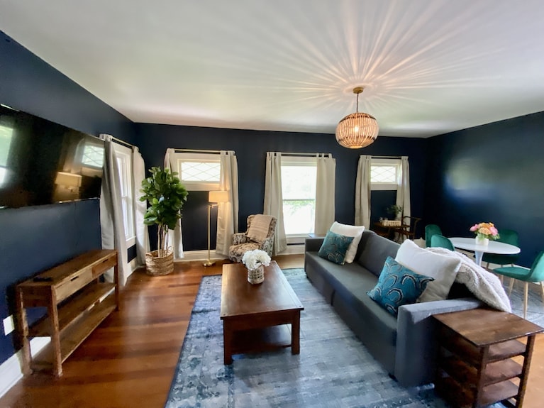 Central Location! Historic Neighborhood. Easy Walk To Shops And Restaurants - Louisville