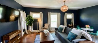 Central location! Historic neighborhood. Easy walk to shops and restaurants