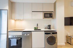 Fridge, microwave, oven, dishwasher - The Green Apartment I by Florit Flats (Valencia)