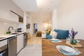 Kühlschrank, Mikrowelle, Ofen, Geschirrspüler