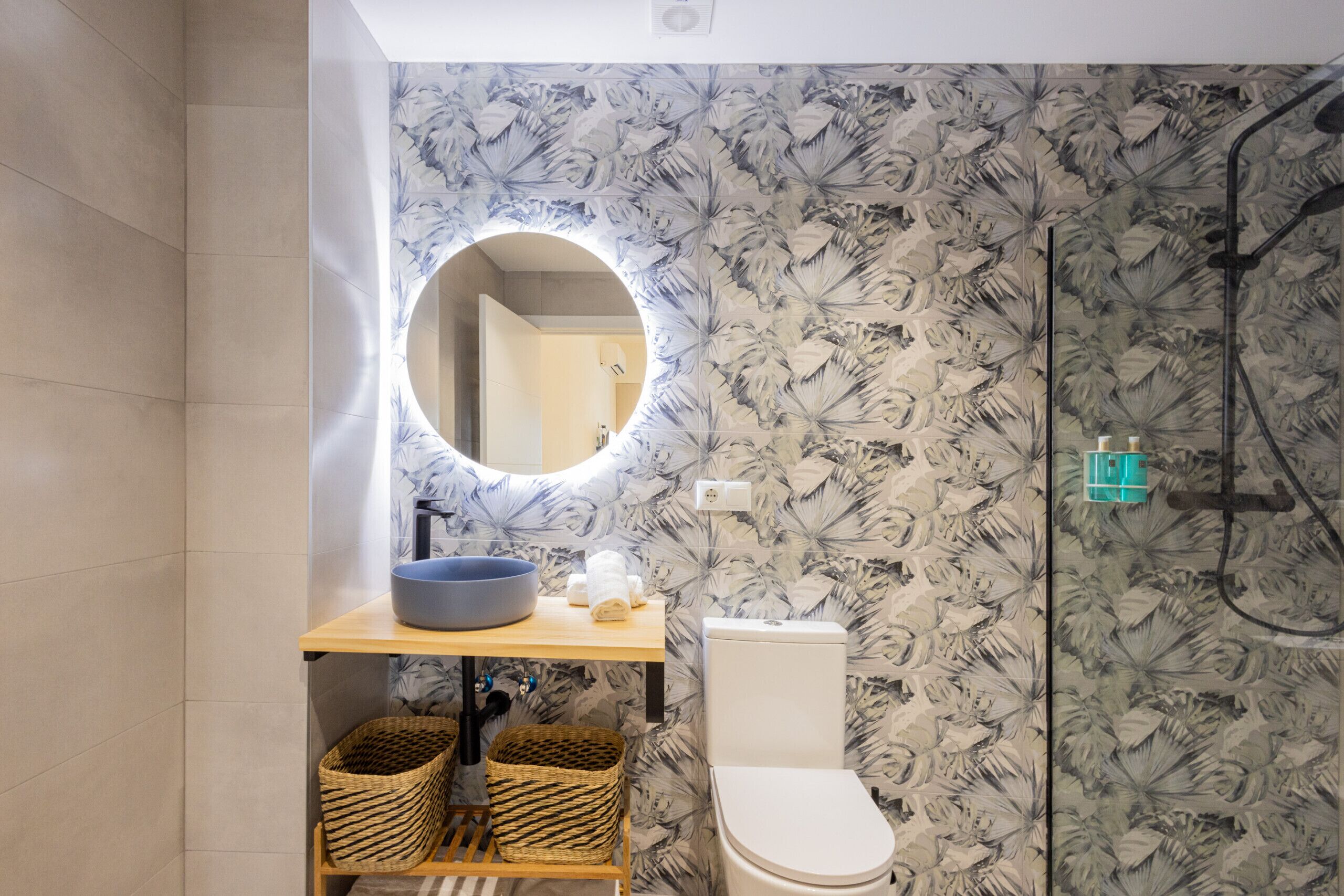 Een douche, een haardroger, handdoeken