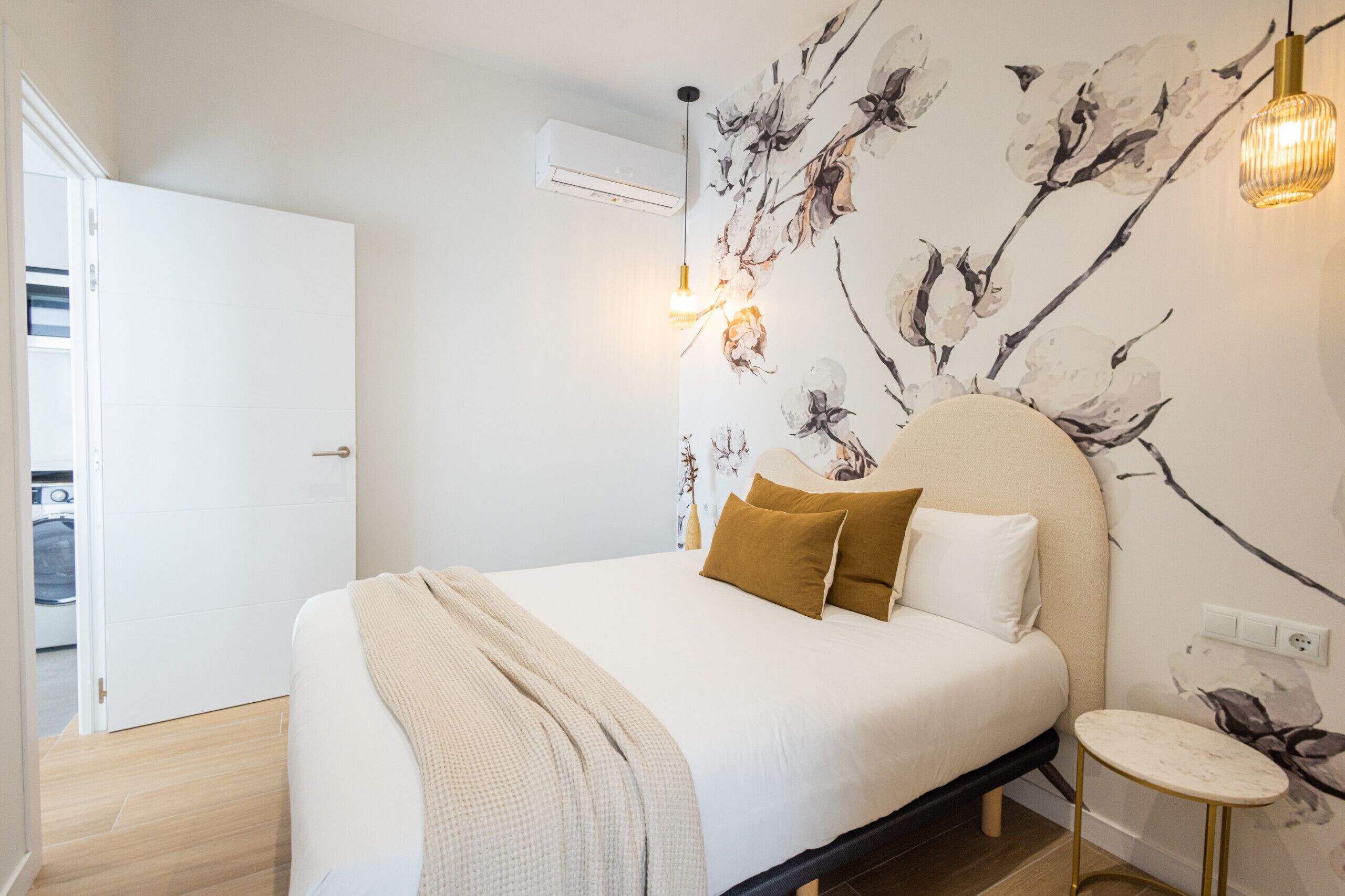 Een strijkplank/strijkijzer, gratis wifi, beddengoed