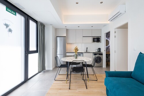 The Green Apartment IV by Florit Flats