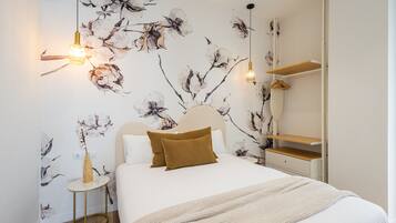 Tabla de planchar con plancha, wifi gratis, ropa de cama