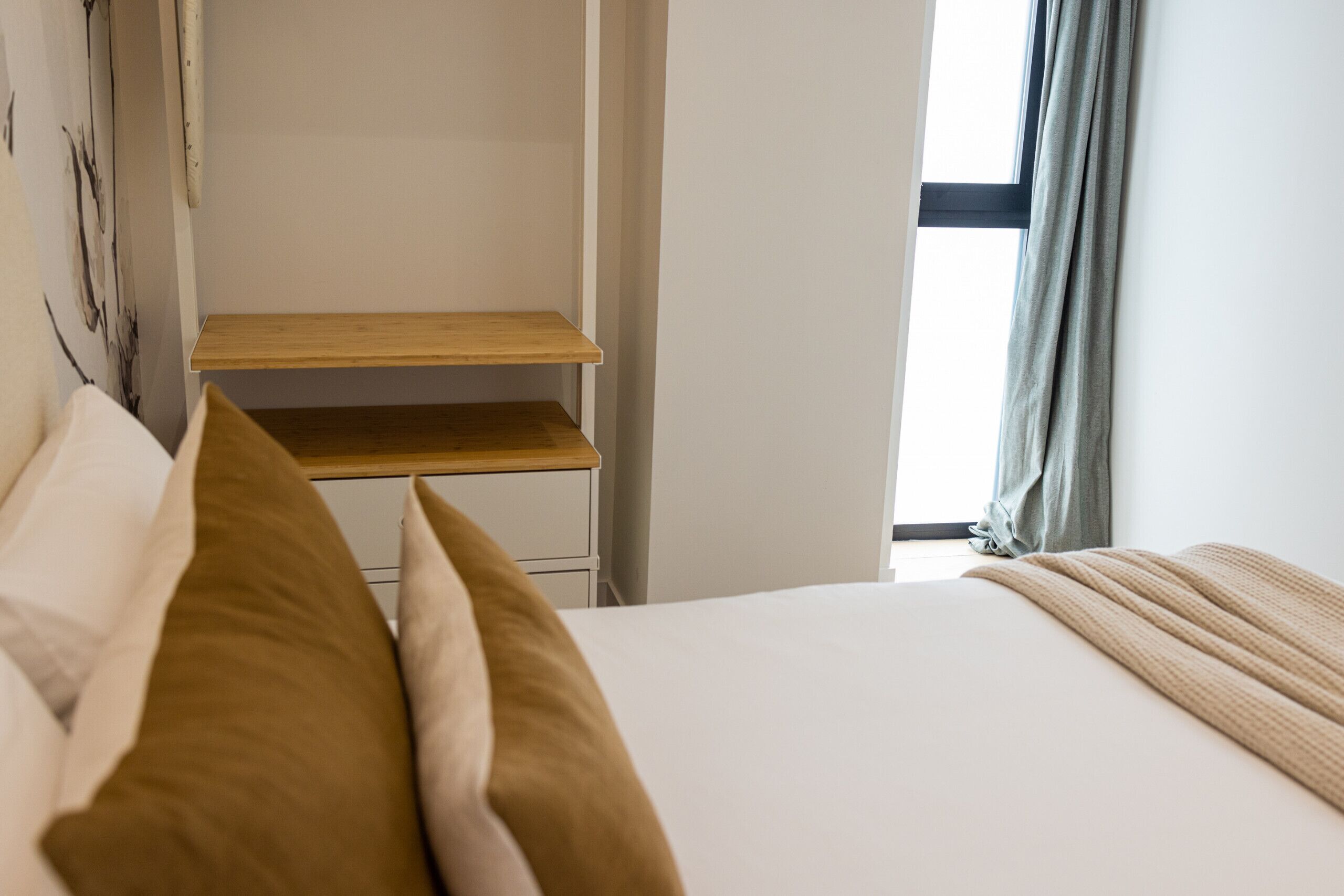 The Green Apartment IV by Florit Flats