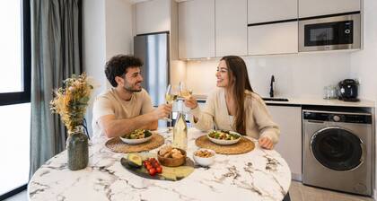 The Green Apartment IV by Florit Flats