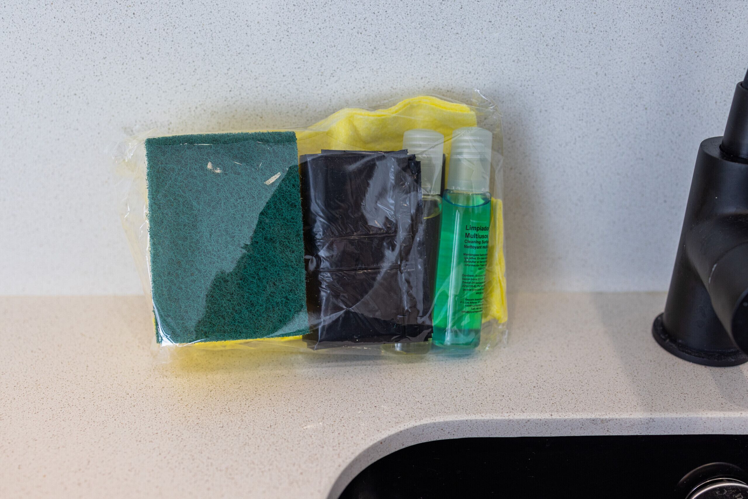 Een douche, een haardroger, handdoeken