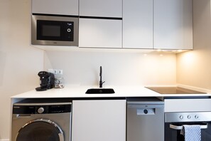Fridge, microwave, oven, dishwasher - The Green Apartment V by Florit Flats (Valencia)