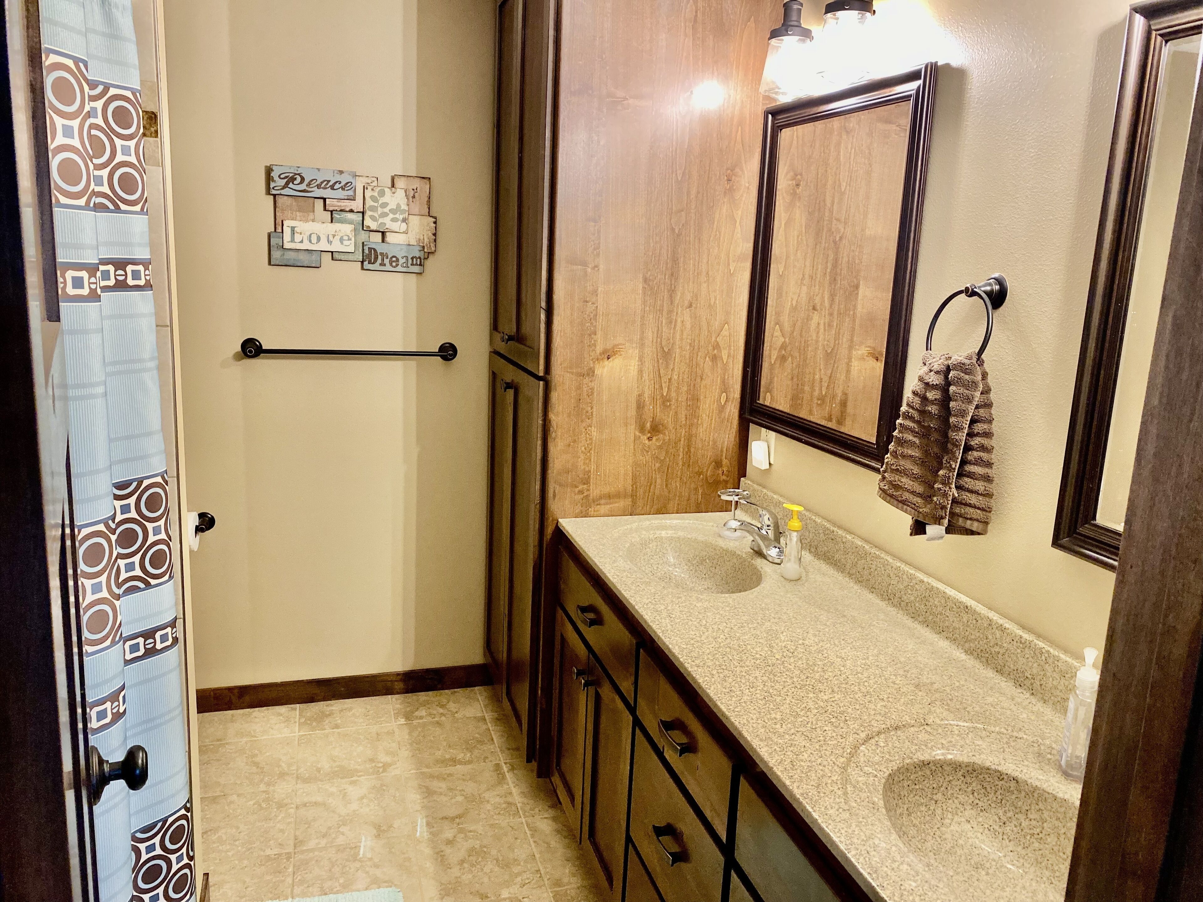 Private & cheerful 3 bed & 2 bath home w/ parking in Saint Cloud, MN!