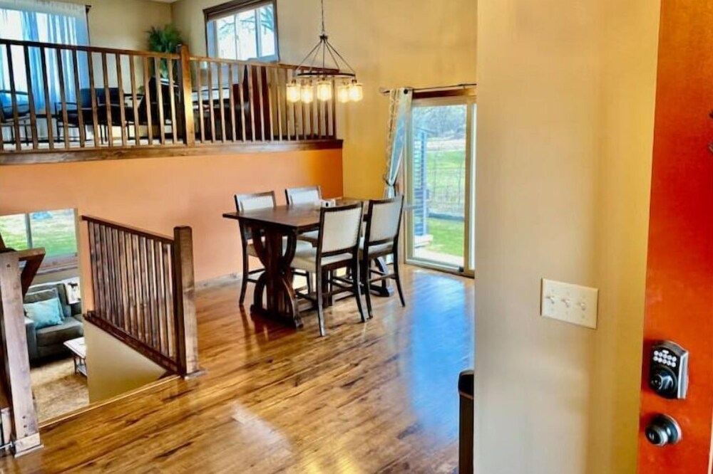 Private & cheerful 3 bed & 2 bath home w/ parking in Saint Cloud, MN!
