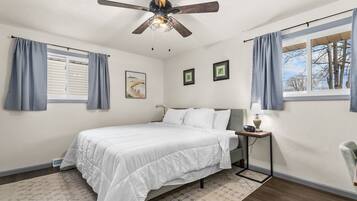 3 slaapkamers, een strijkplank/strijkijzer, wifi, beddengoed