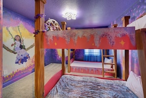 Schreibtisch, Bügeleisen/Bügelbrett, Reisekinderbett, kostenloses WLAN