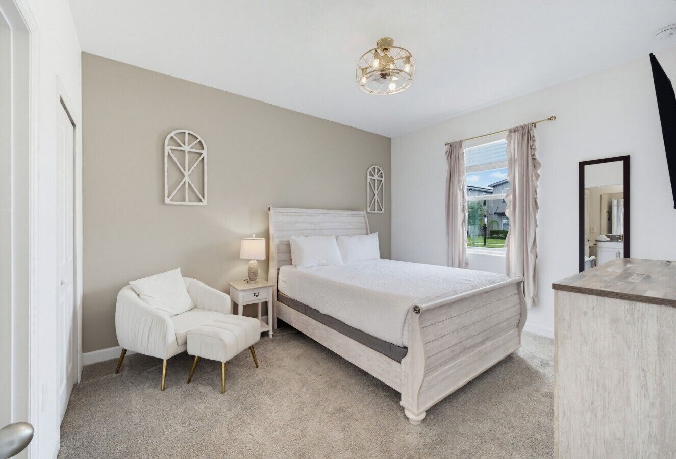 Desk, iron/ironing board, travel cot, free WiFi