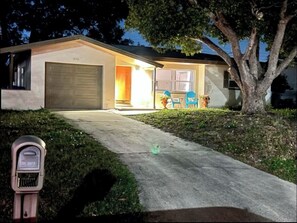 Exterior - Family Beach Getaway just minutes to the Gulf (Largo)