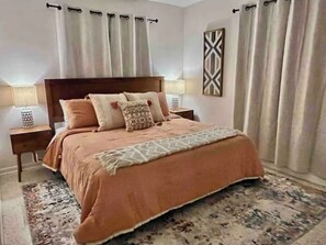 3 bedrooms, desk, iron/ironing board, free WiFi - Family Beach Getaway just minutes to the Gulf (Largo)