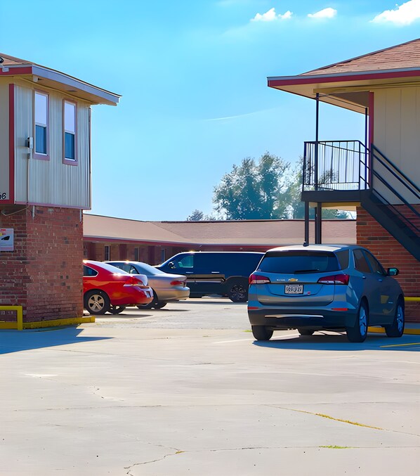 Free self parking - Economy Inn By OYO Lockport near Houma (Lockport)