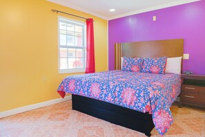 Room, 1 King Bed, Non Smoking | Desk, iron/ironing board, free WiFi, bed sheets