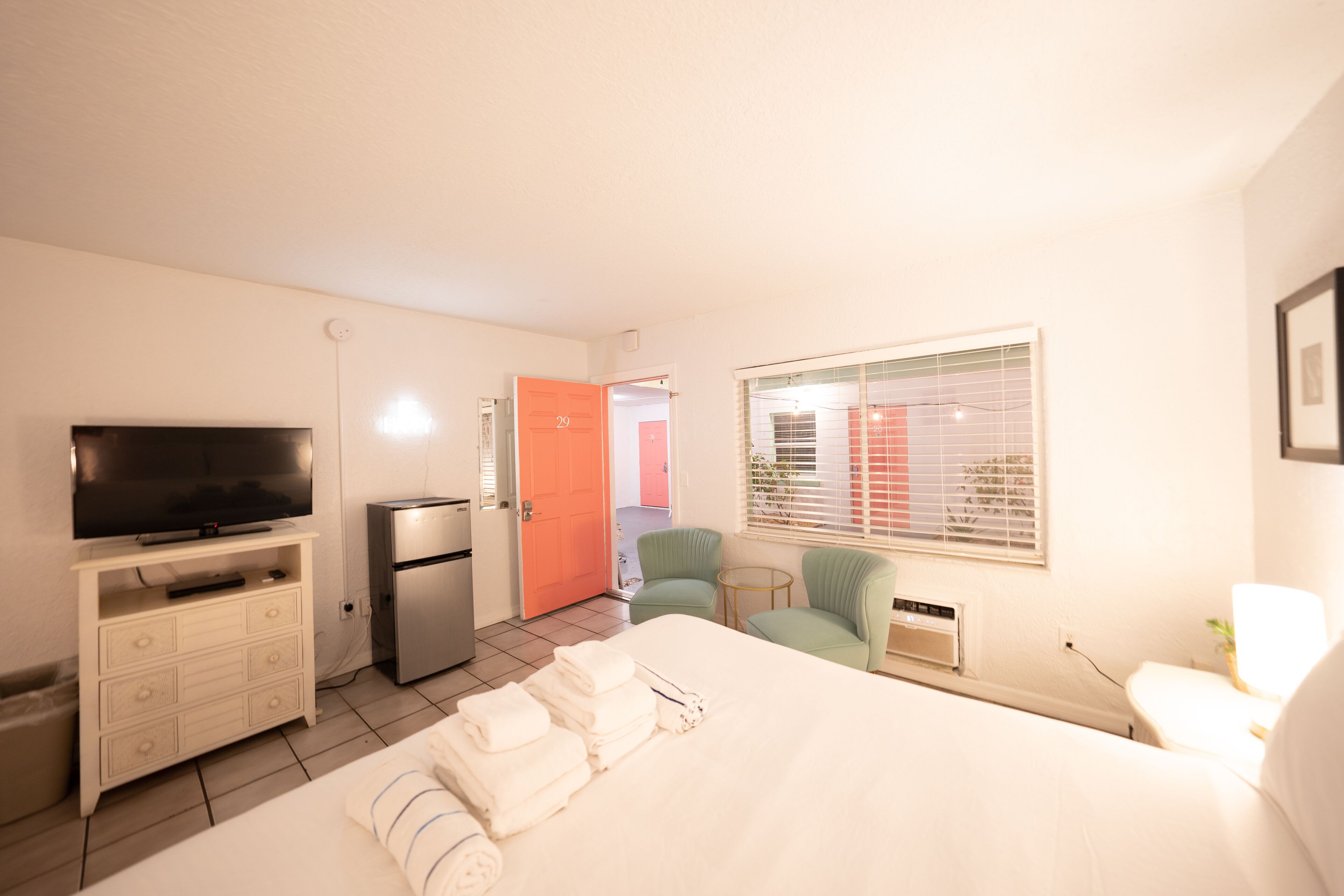 Pool - Free Parking - Apartment - 500 Feet from Beach